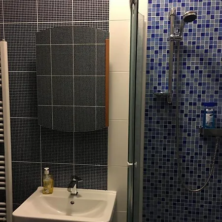 Moon & Hostal Praga