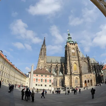 Prague Moon Hotel & Hostel *