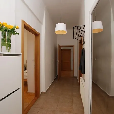 Prague Moon Hotel & Hostel *