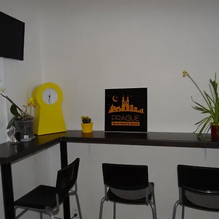 Prague Moon Hotel & Hostel *