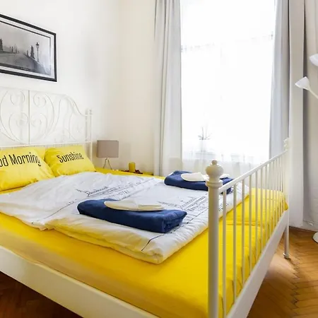 Prague Moon Hotel & Hostel *
