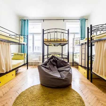 Prague Moon Hotel & Hostel *